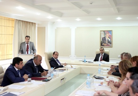 Nazirlikdə 1 rəisə, 4 əmək müfəttişinə töhmət verildi
