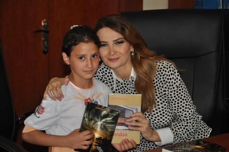 Deputat uşaq evinə gedib - FOTO