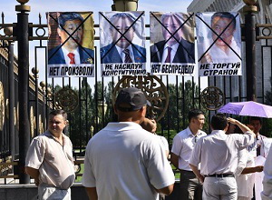 Qırğızıstanda Konstitusiya dəyişikliyi əleyhinə mitinq keçirilir