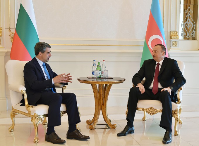 İlham Əliyev bağlanışa gələn prezidentlə görüşdü