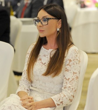 İlham Əliyev: “Sizi öpürəm, bağrıma basıram” – FOTO 