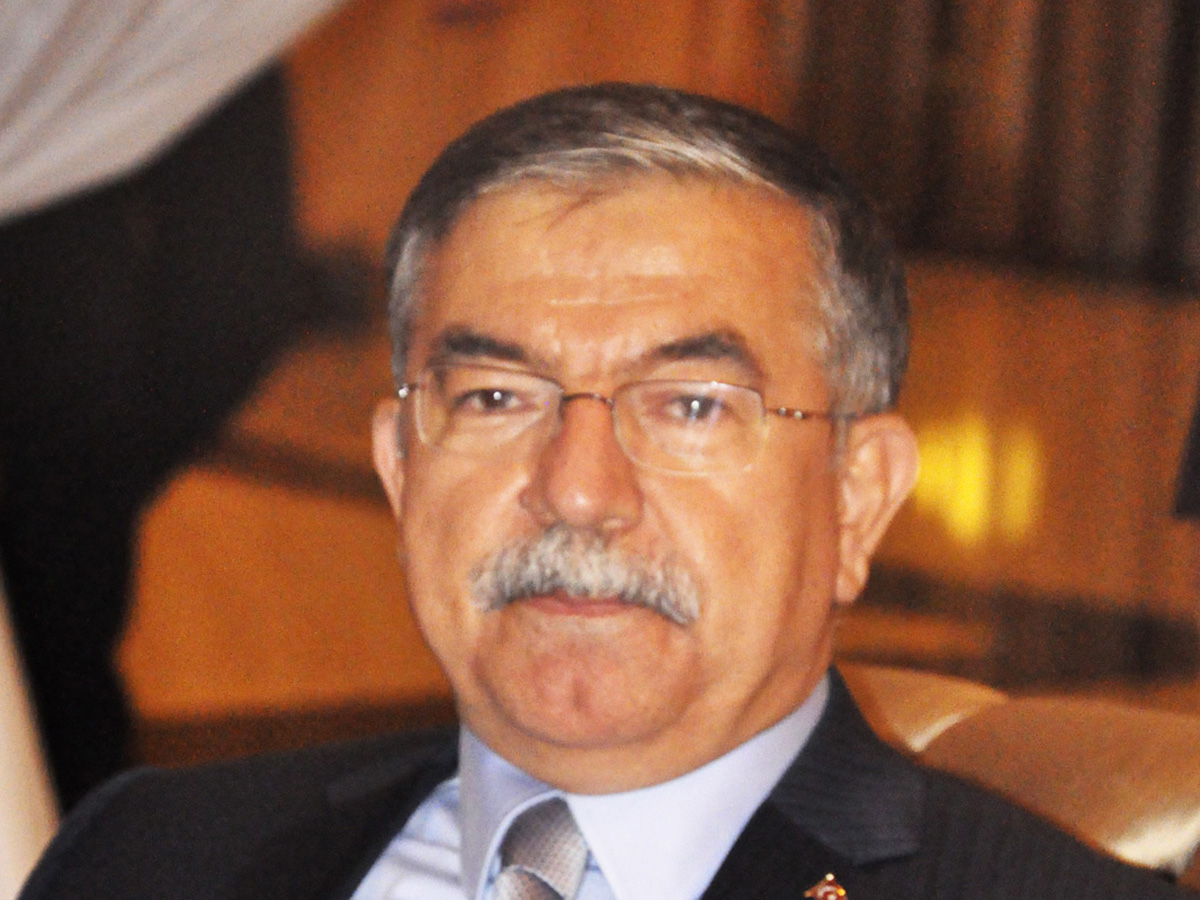 Türkiyə parlamentinə yeni sədr seçildi 