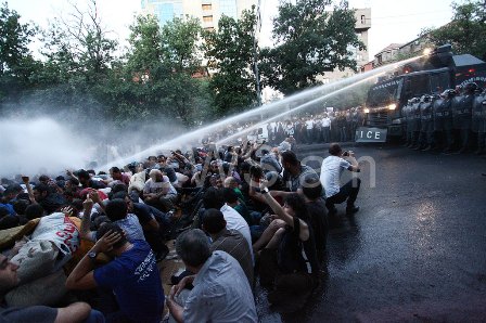 Yerevan polisindən etirazçılara XƏBƏRDARLIQ 