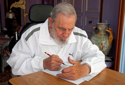 Fidel Kastro son 3 ayda ilk dəfə cəmiyyət qarşısına çıxdı