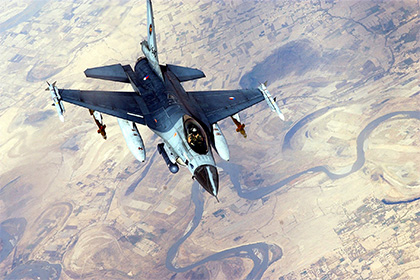 F-16 qırıcısı şəxsi təyyarə ilə toqquşdu 