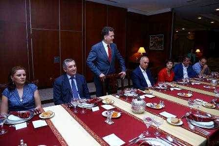Türkiyənin Azərbaycandakı səfiri media təmsilçiləri üçün iftar mərasimi təşkil edib -  FOTO 