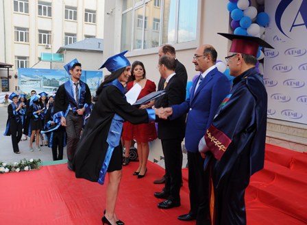 Turizm və Menecment Universiteti ilk dəfə məzunlarını yola saldı