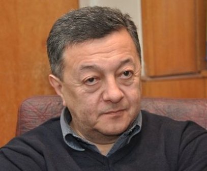 Elçın Şıxlı izahlı lüğət üzərində işləyir 