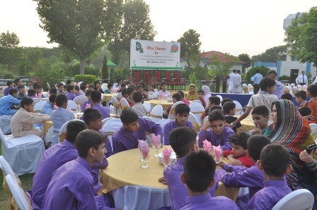  Mehriban Əliyevadan Pakistandakı kimsəsiz uşaqlara iftar -  FOTO