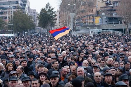 Ermənistanda etiraz aksiyaları yenidən başlayır