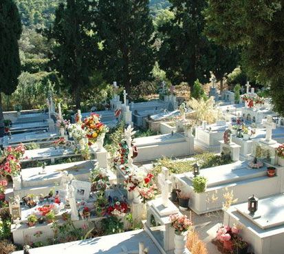 Yunanıstanda ölüləri basdıra bilmirlər: Meyitxanalar doludur 