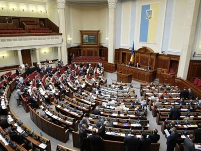 Deputatlar jurnalistləri döydülər 