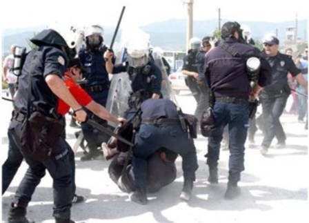 İstanbulda polislərə hücum edildi -7 nəfər yaralandı 