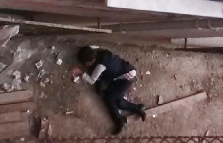 İstanbulda ABŞ konsulluğuna hücu edən qadın yaralı tapıldı 