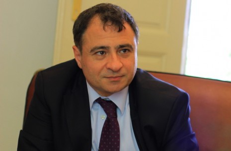 Azərbaycan keçmiş səfir Arif Məmmədovu beynəlxalq axtarışa verdi