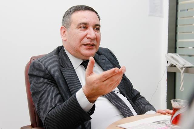 “Dövlət qurumlarında vəzifə tutanların deputat olması Konstitusiyaya və Seçki Məcəlləsinə ziddir”