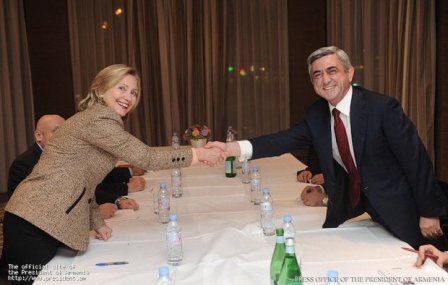 Hillari Klintonun məxfi YAZIŞMASINDAN: “Sərkisyana zəng vuracaq?”