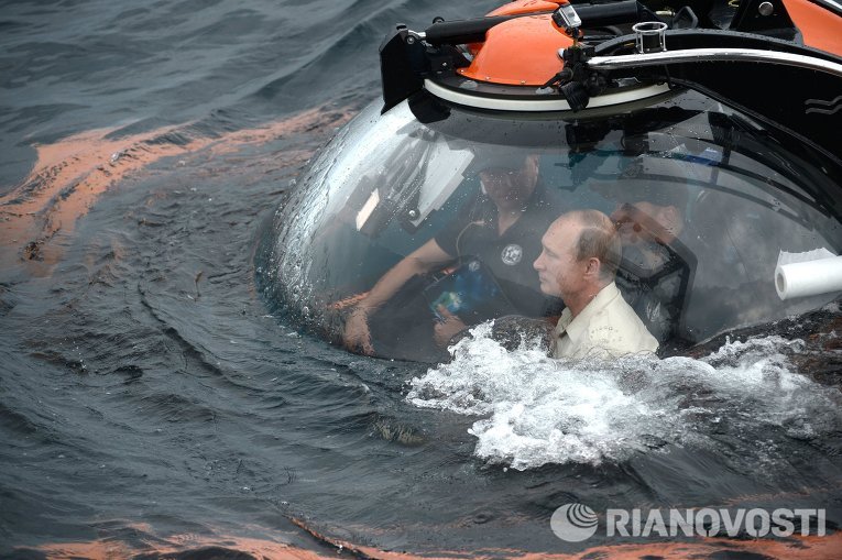  Putin dənizin 80 metr dərinliyinə endi 
