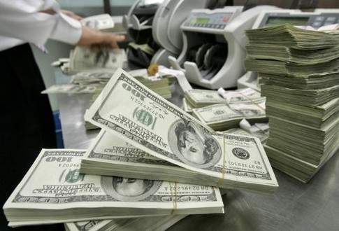 “Bank sistemində hər şey şəxsi mənafelər üzərində qurulub”