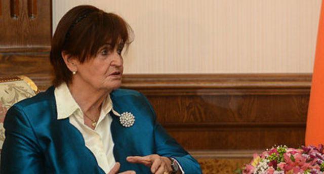  Kerolayn Koks Qarabağdadır 