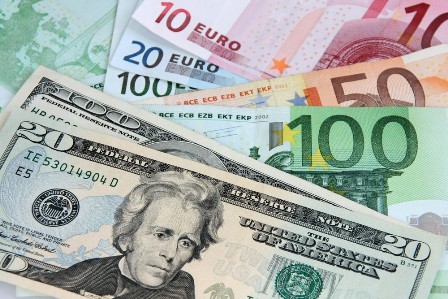 Dollar ucuzlaşdı, avro bahalaşdı