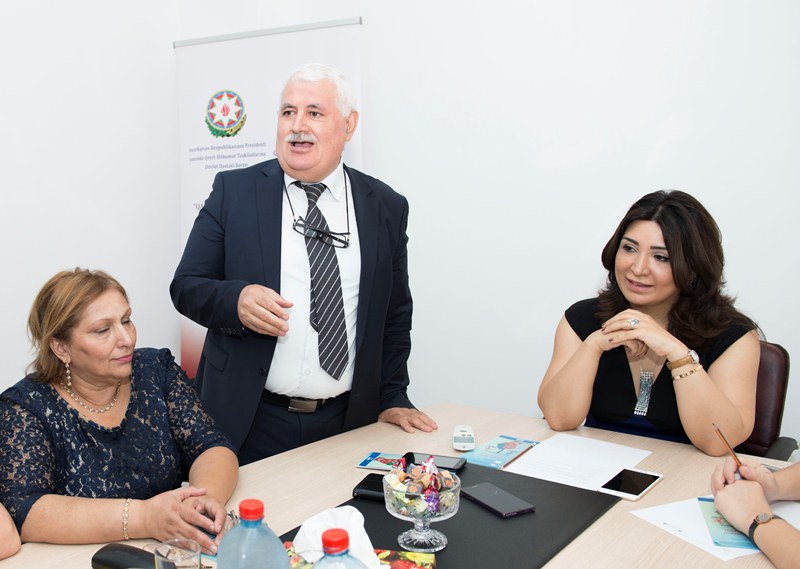 “Azərbaycanda qadınlara çoxsaylı əlavə statuslar verilib”