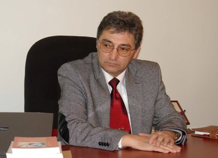 “Artur Rəsizadə tamamilə sağlam adamdır, hər gün işə gəlir” – Mətbuat katibi ilə MÜSAHİBƏ 
