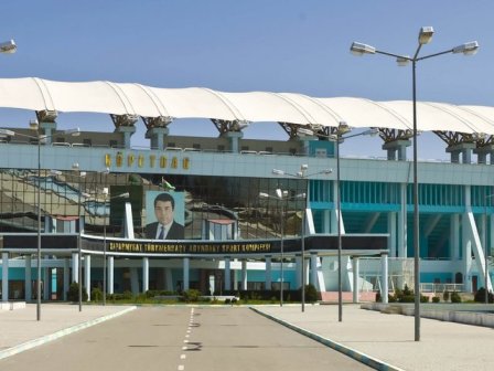 Prezidentin gəlişini gözləyən üç nəfər istidən öldü