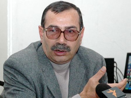 Mahal İsmayıloğlu vəfat etdi 
