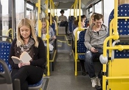Bu ölkədə avtobusda kitab oxuyanlar gediş haqqı verməyəcək 