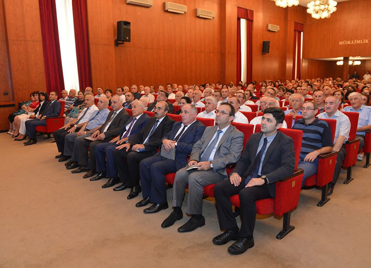 Mikayıl Cabbarov yeni rektoru kollektivə təqdim etdi - FOTO