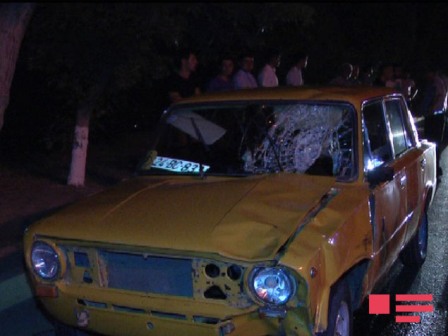 Şirvanda avtomobil 2 nəfəri vuraraq öldürüb 