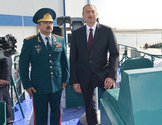 Prezident yeni sərhəd gözətçi gəmisinə baxdı