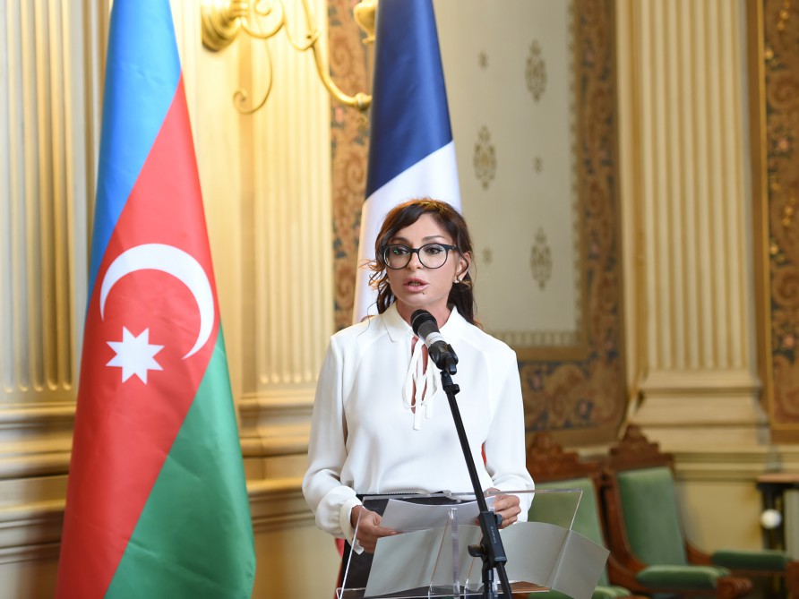 Mehriban Əliyeva Parisdə dini konfransda - FOTOLAR
