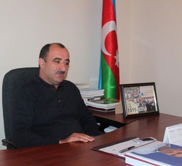 Sumqayıtın sabiq deputatı Zakir Fərəcovu təriflədi 