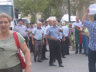 Bakıda Ermənistan bayrağını cırdılar-ETİRAZ