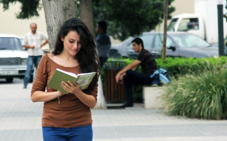 Gəncədə kitab fləşmobu 