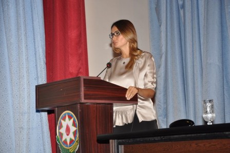 “Lazımsız şou proqramlar gəncləri kitabdan uzaqlaşdırır”