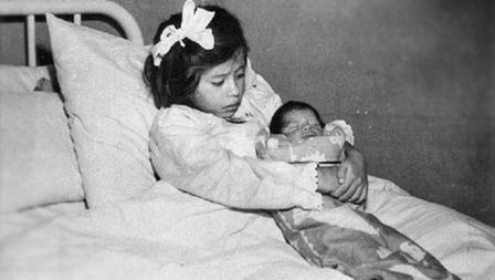 5 yaşlı qız hamilə çıxdı, uşağı oldu 