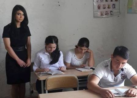 Ucqar kəndlərdə müəllim işləməyə gedən gənclərə problem yaradılır 