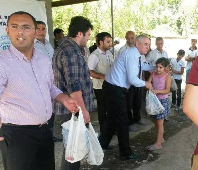  Təmas xəttində yaşayan 2000 ailə bayram sevinci yaşadı