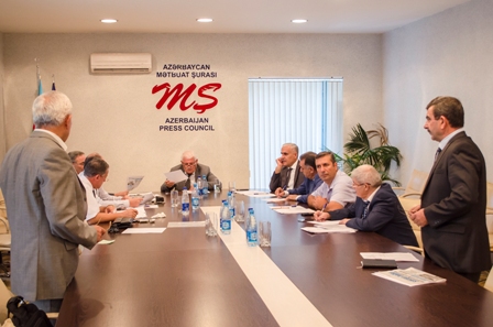 Mətbuat Şurasında qəzetlərlə bağlı şikayətlərə baxıldı