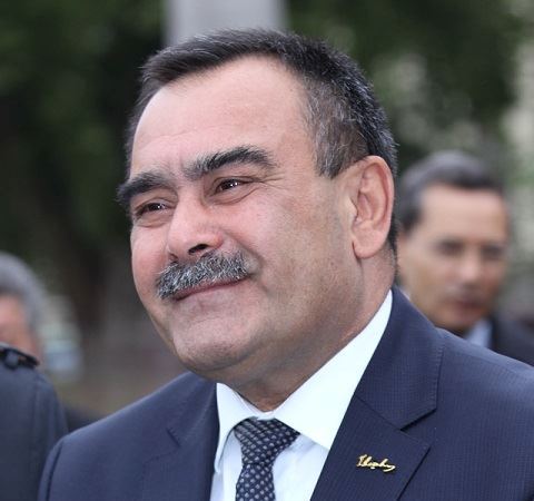 Rektor tələbə yataqxanasına gəldi, tələbələrə ət, çay, qənd paketləri verdi