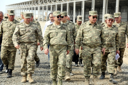 Zakir Həsənov cəbhədə yeni tikilən hərbi hissələri  yoxlayıb – FOTO 