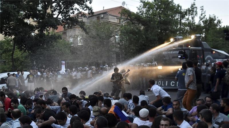 Ermənistanda vəziyyətin bu həddə çatmasının səbəbi...