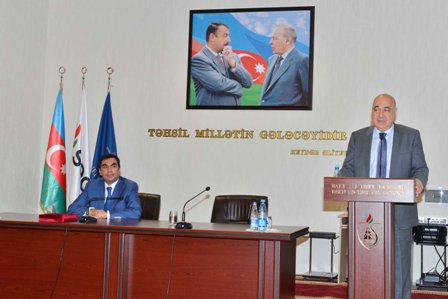 Çingiz Abdullayev tələbələrlə görüşdü 