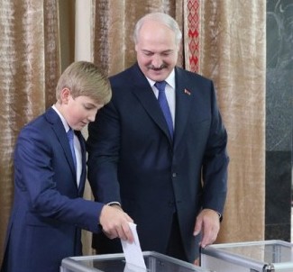 Lukaşenko öz həyat şəraiti barədə danışıb