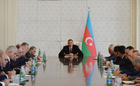 Prezident hökumətin iclasını keçirdi 