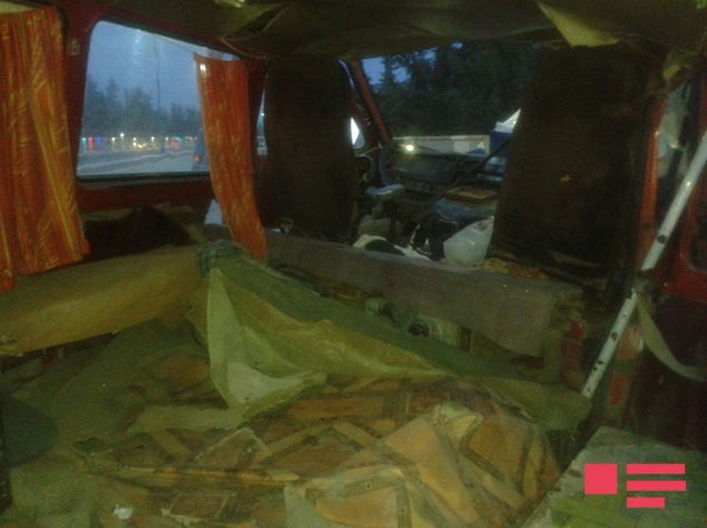 İdmançıların mikroavtobusu qəzaya düşdü- yaralılar var