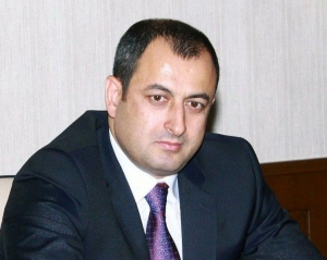 Adil Əliyev sorğuda birinci olub